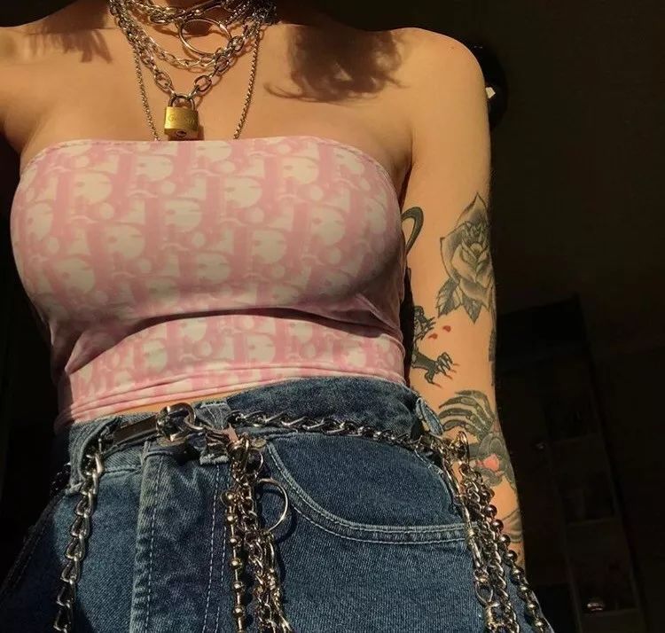 女生买假名牌,买假名牌的女孩