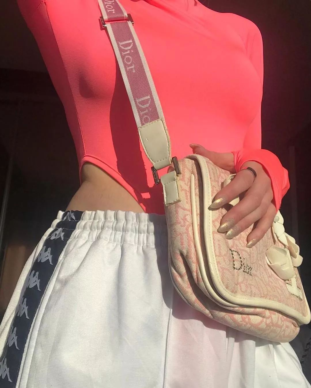 女生买假名牌,买假名牌的女孩