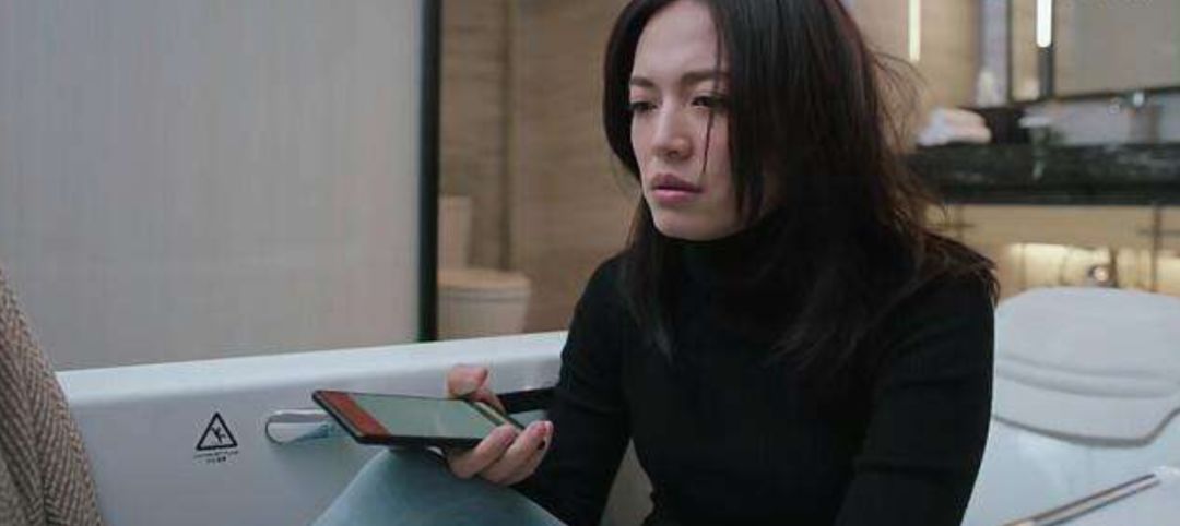 自拍照曝光秘密婚事，精明谨慎思被眼尖网友抓包