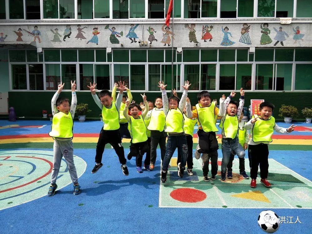 足球要从娃娃抓起，洪江区幼儿园做到了…