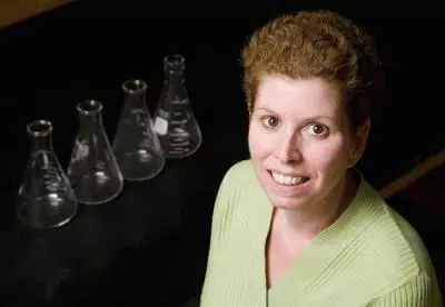 谨慎塑化剂！科学家证实，日常暴露剂量的塑化剂会导致雌性小鼠生殖能力大幅下降，最高可降50%丨科学大发现