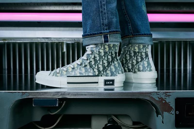 aj1和yeezy冰蓝哪个好,aj1和yeezy谁值得买