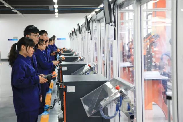 中职应往届毕业生找工作,往届职中毕业生能上什么学校