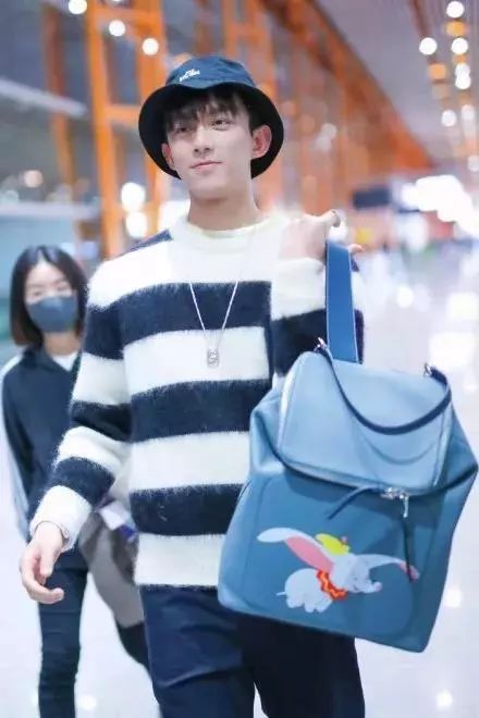 现在去去迪士尼穿搭建议 (游玩迪士尼穿搭)