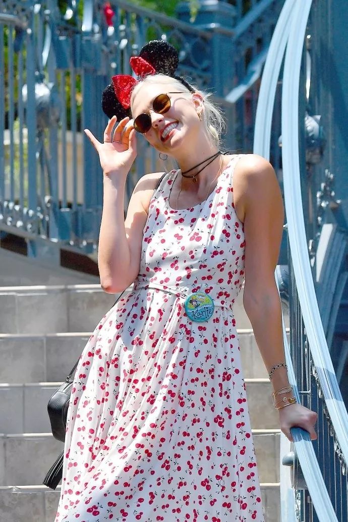 现在去去迪士尼穿搭建议 (游玩迪士尼穿搭)