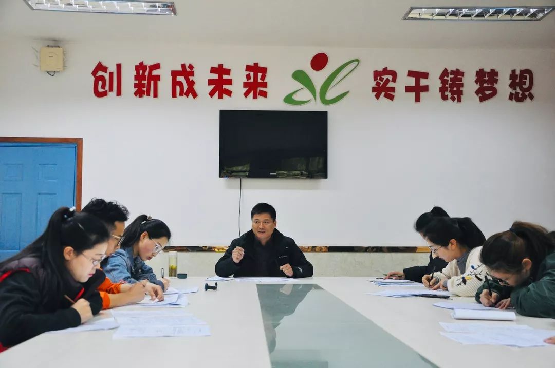 【丁兰风度】新教师展风采观课堂研方法