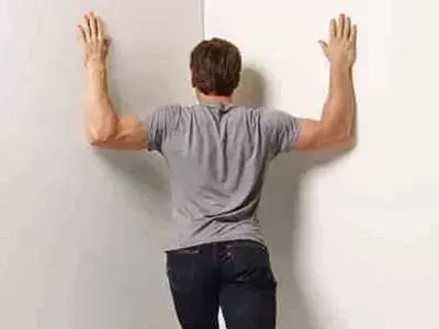 日常生活关注调整坐姿,不保持正确健康坐姿的危害