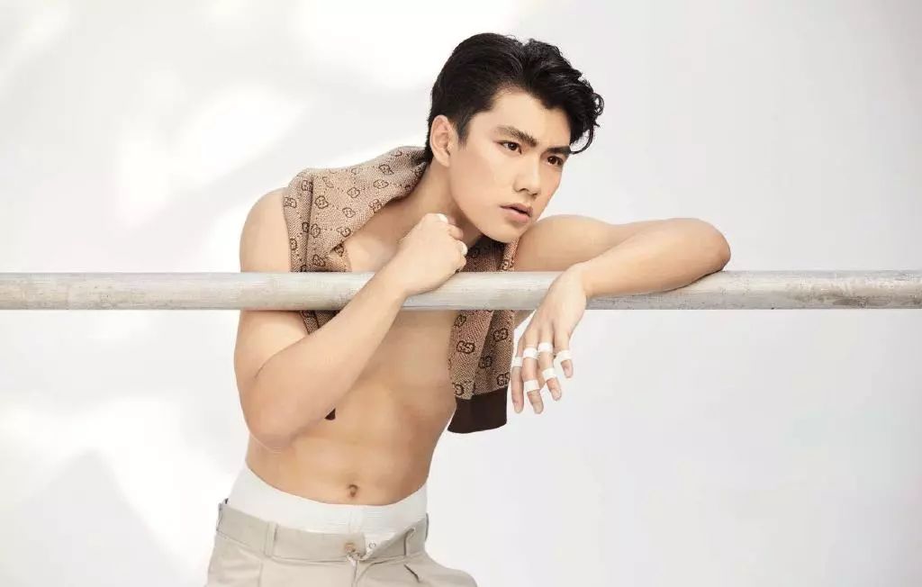 出道20年却一直出演烂片,出道4年演了5部电影火了3部