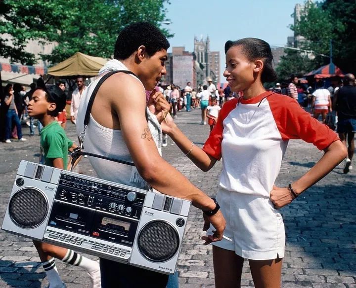 玛莎·库伯（MarthaCooper）半个世纪遍布全球用镜头记录街头艺术