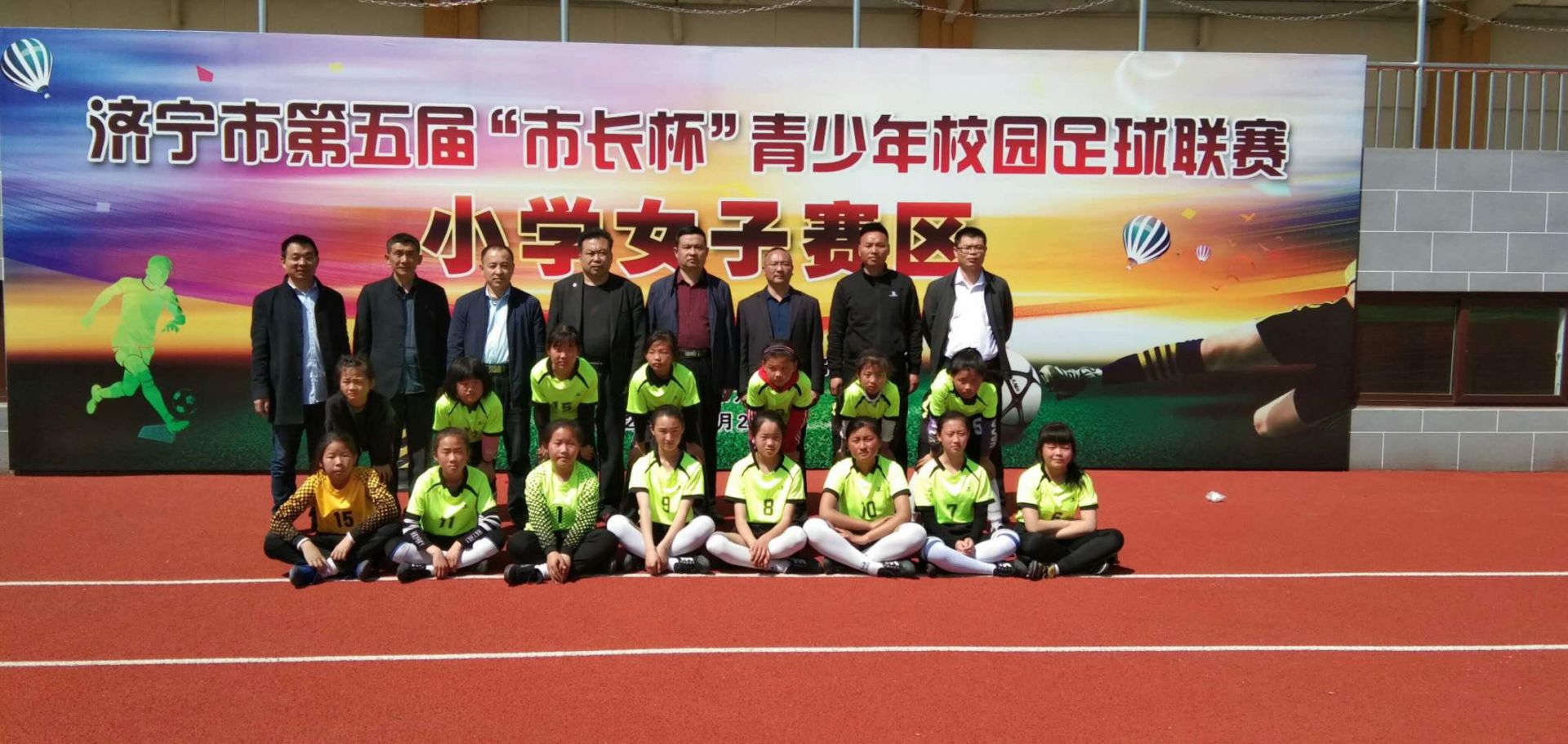 杨店镇中心小学六年级优秀学生,杨店镇中心小学的简介