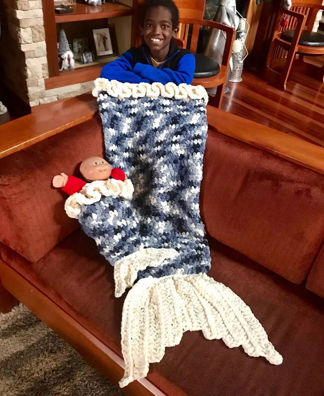 19万人看男生玩编织，他用钩针从非洲弃婴，逆袭为美国“全民偶像”