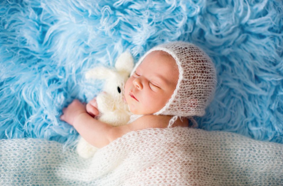 5岁男孩摸着妈妈乳房才能入睡，“恋物”扎了多少妈妈的心