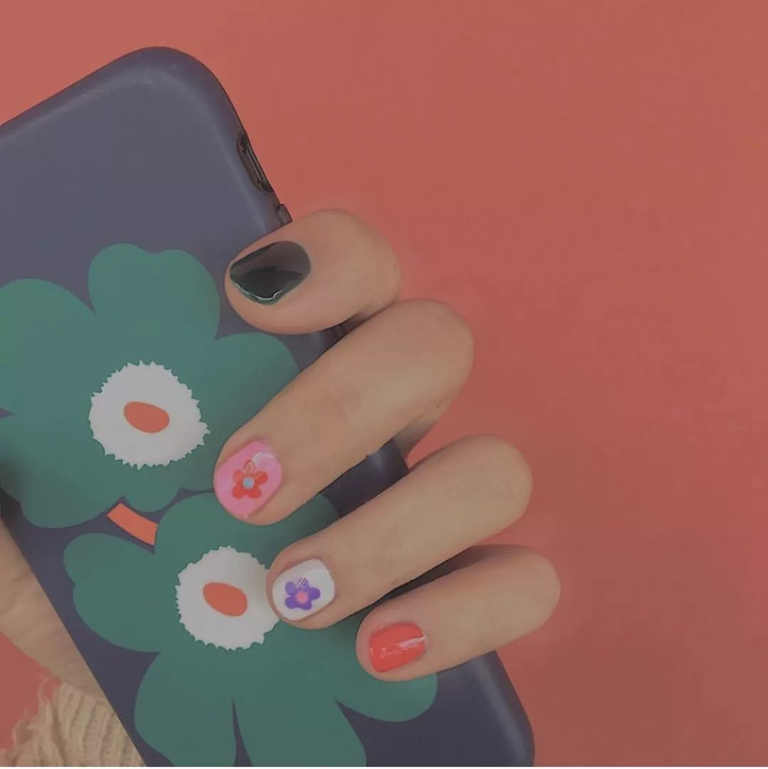 一款又甜又酷的美甲推荐给你们,夏日必备美甲ins风童趣
