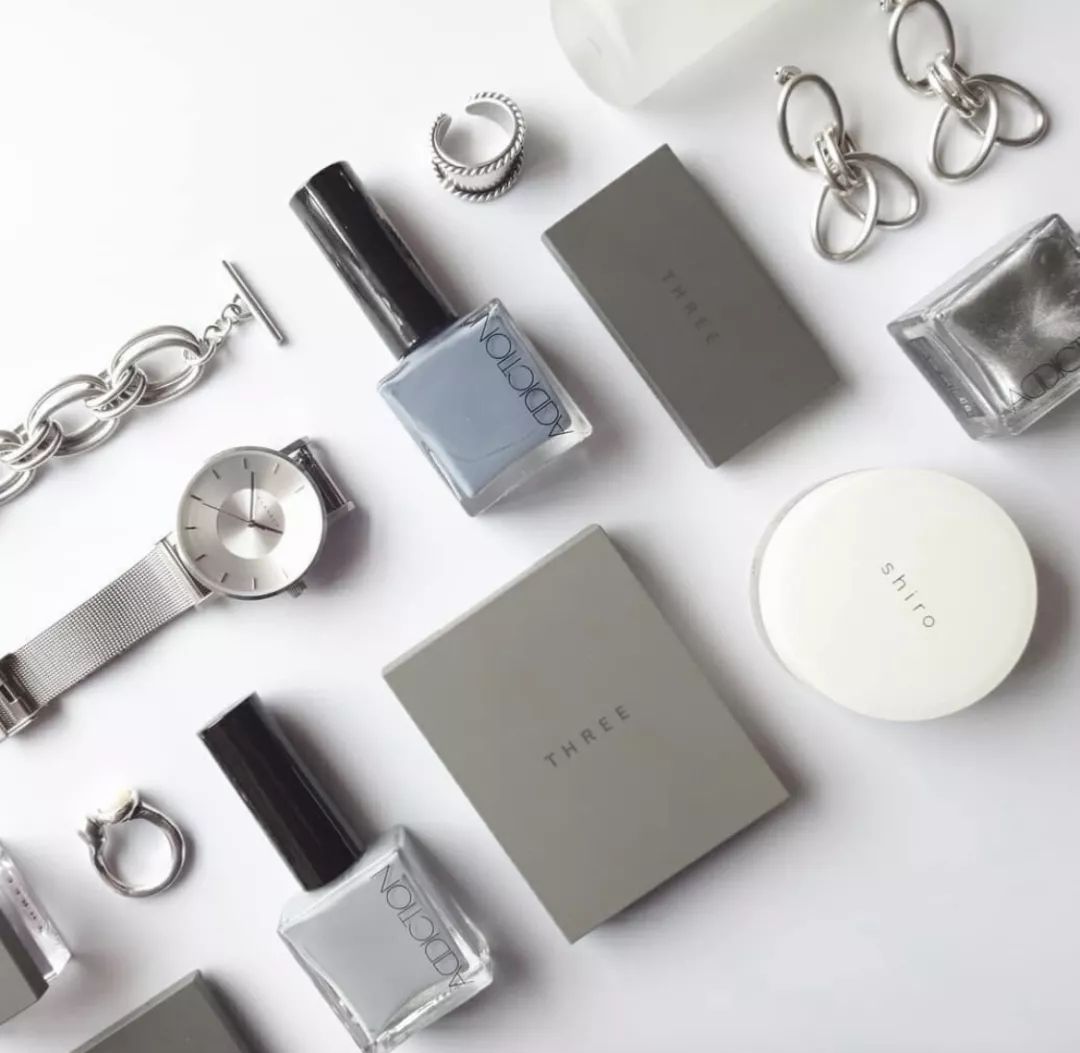 一款又甜又酷的美甲推荐给你们,夏日必备美甲ins风童趣