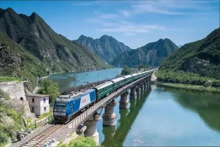 能坐火车出国去哪些国家旅游,出国坐火车必去的五个地方