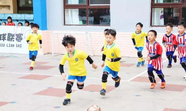 县直幼儿园举行足球嘉年华活动,信阳市中小学足球联赛