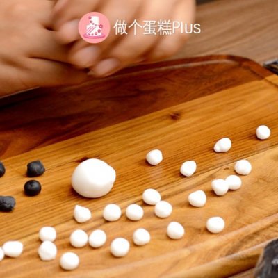 翻糖蛋糕表面的翻糖好吃吗,香奈儿翻糖纸杯蛋糕做法