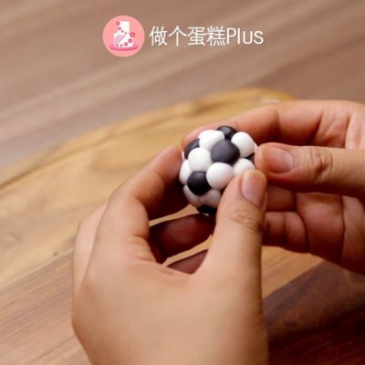 翻糖蛋糕表面的翻糖好吃吗,香奈儿翻糖纸杯蛋糕做法