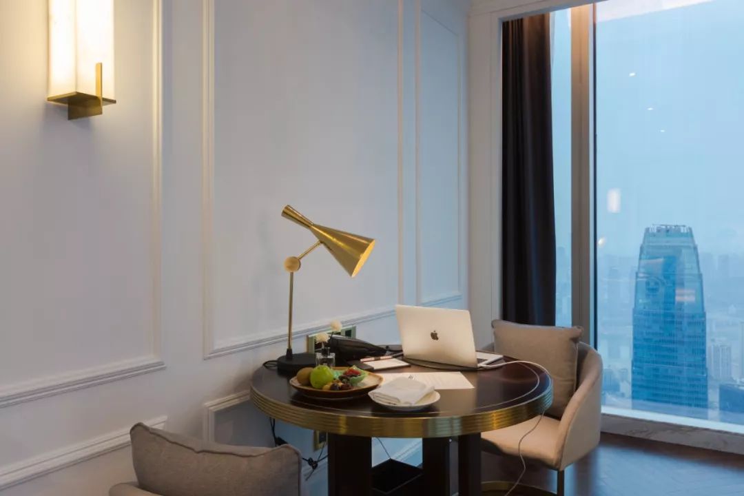 在重庆之巅，住云端奢居吃米其林大餐，刷新山城奢华新高度！