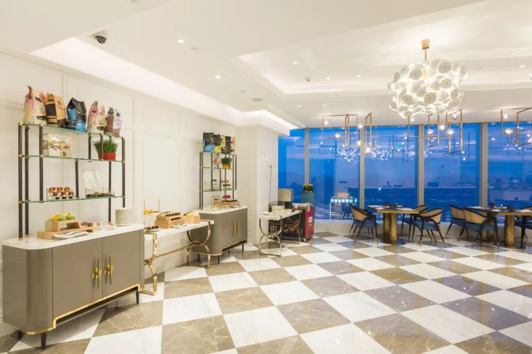 在重庆之巅，住云端奢居吃米其林大餐，刷新山城奢华新高度！