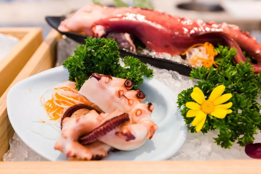 在重庆之巅，住云端奢居吃米其林大餐，刷新山城奢华新高度！