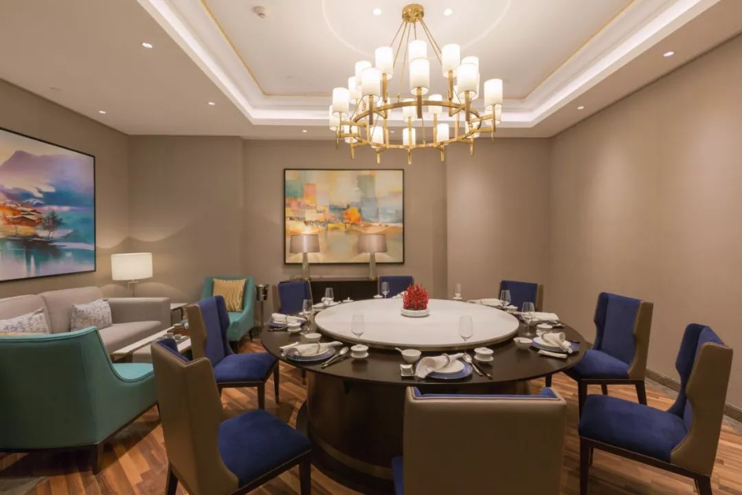 在重庆之巅，住云端奢居吃米其林大餐，刷新山城奢华新高度！