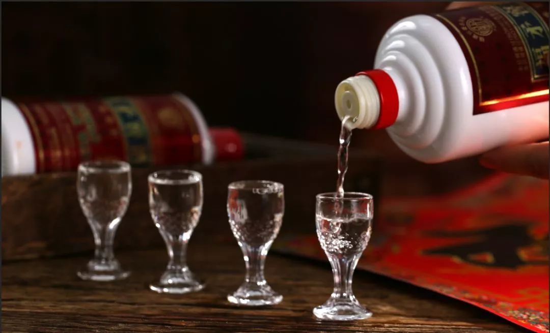 【欢聚荣誉喝福矛】876交通之声送福利啦，价值768元大国酱香·福矛飘香酒1箱，免费抽！