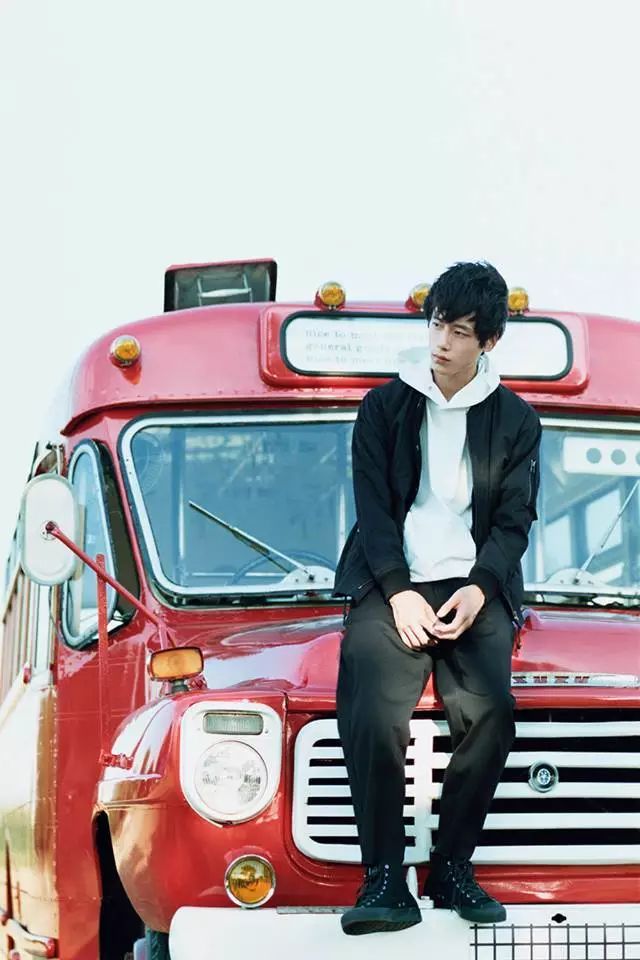 男生海边拍照如何摆pose,双人男生拍照pose姿势大全