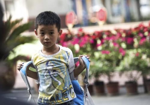 穿尿不湿的宝宝怎么爬,尿不湿训练婴儿