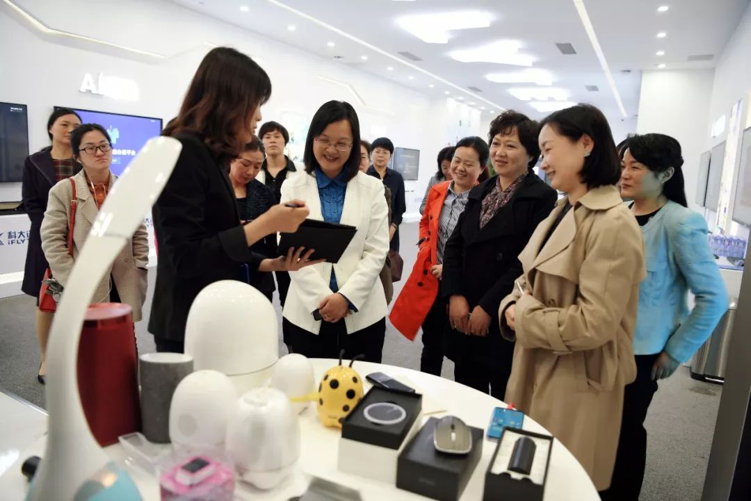 妇联考察沟通妇女工作,市妇联赴联系村开展走访慰问活动