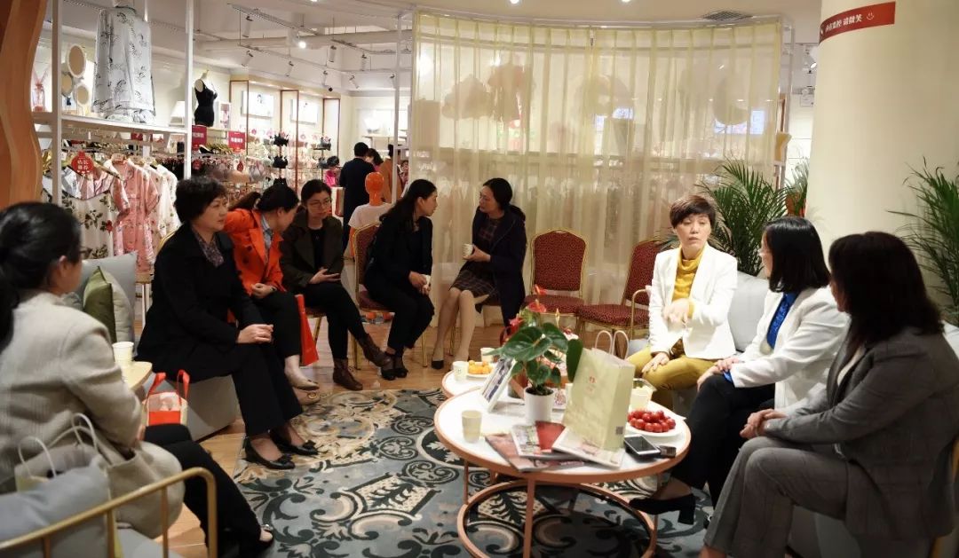 妇联考察沟通妇女工作,市妇联赴联系村开展走访慰问活动