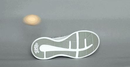 专为父母设计的健步鞋，防滑轻巧、透气时髦，我们自己穿也行！