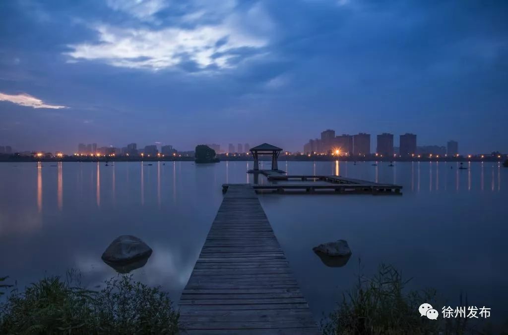 在这里，为徐州诗歌走向世界，打开一扇窗