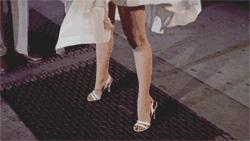 又到了穿高跟鞋的季节,高跟鞋后面磨脚怎么办