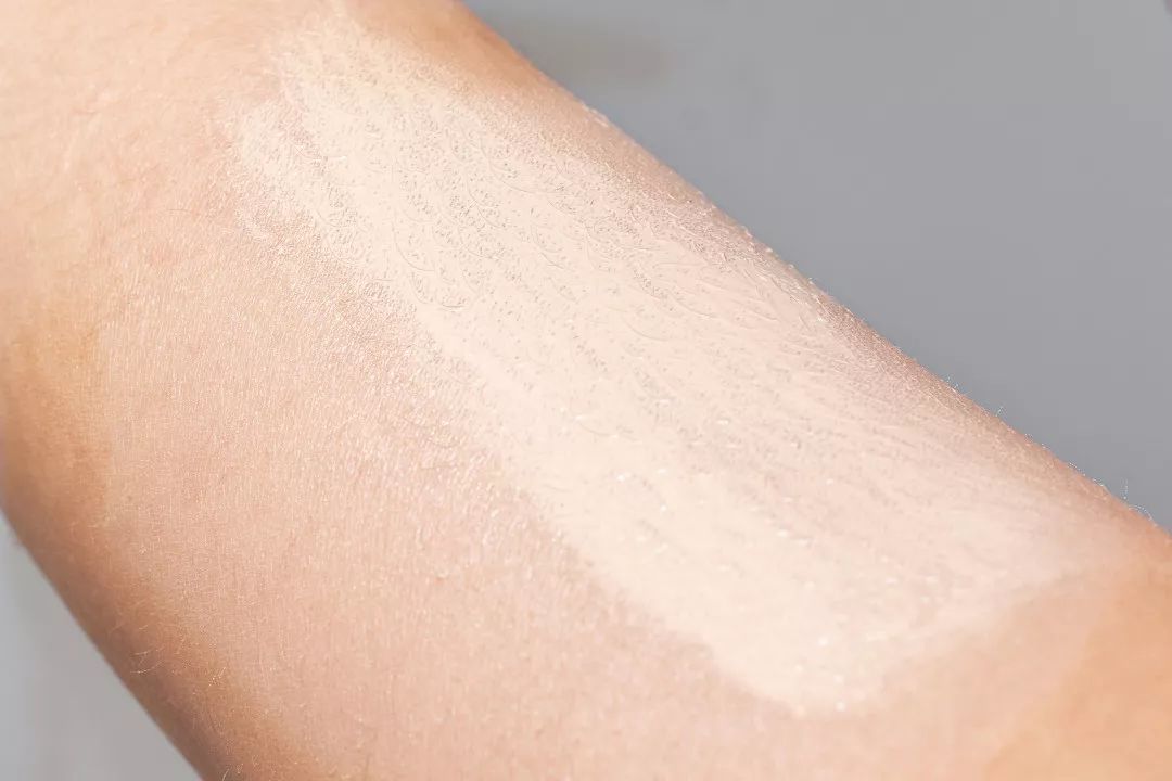 裸感美腿|1瓶=20双*袜丝**！3秒喷出“裸感”大美腿！隐形毛孔、鸡皮肤！短裙绝配