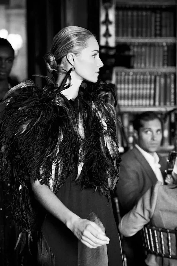 dior小粉瓶香水,dior香水好看的瓶子