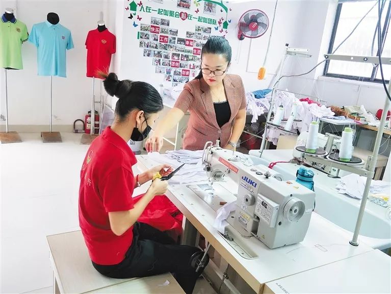 为残疾人创业就业铺路,打工小妹成功转型