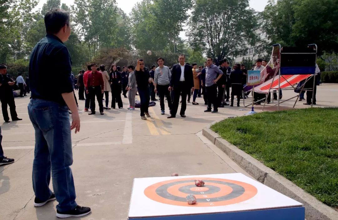 【亮点】“沙包投准”、“足球射门”……这群可爱的检察官还有“两副面孔”呢！