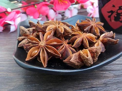 秋冬泡脚加点它,天冷了用这种方法泡脚更有益健康