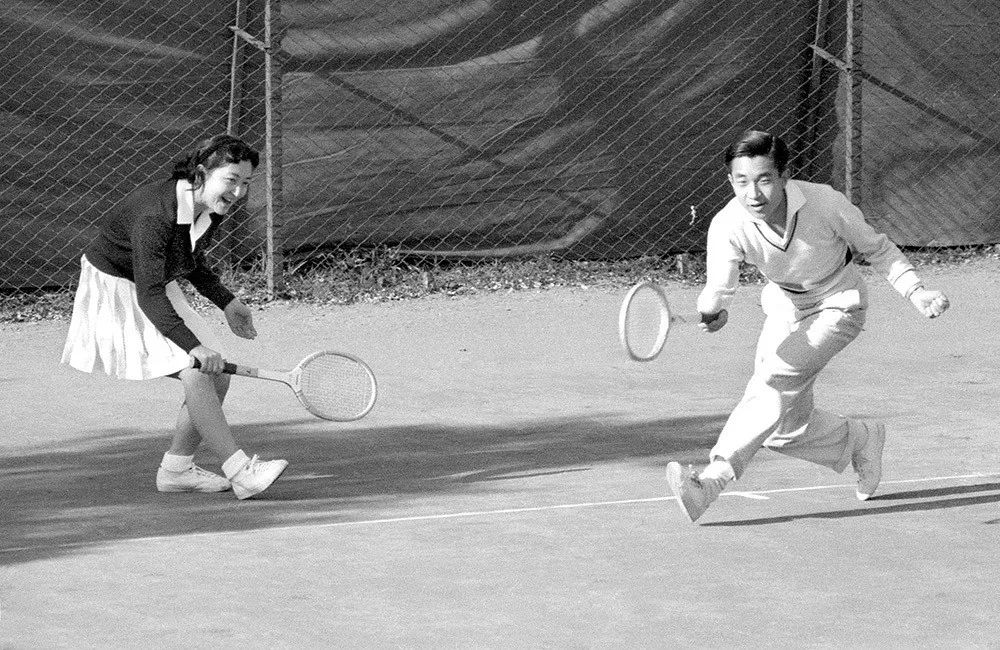 明仁天皇退位，一场事先张扬的换代