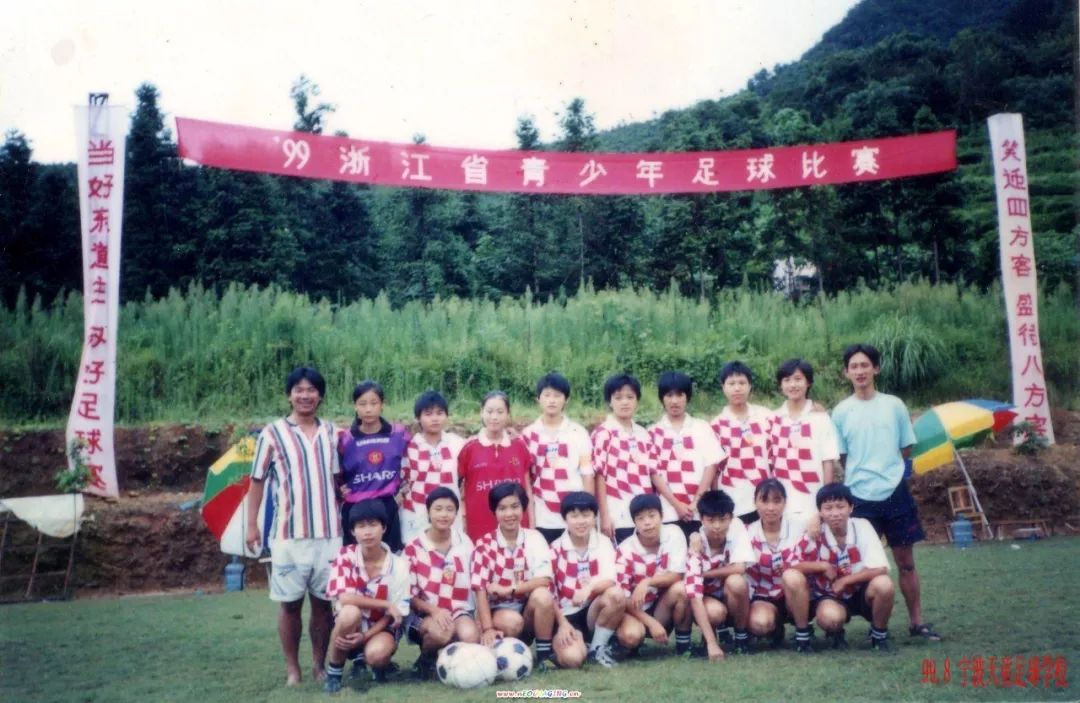 向劳动模范们致敬,向全国所有的劳动模范致敬