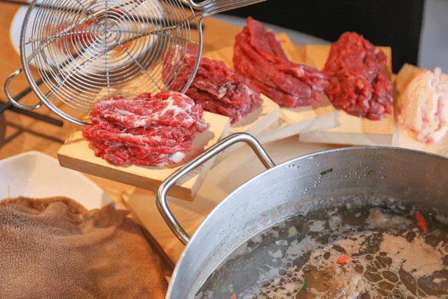 中国最便宜的龙虾店,99元4斤龙虾