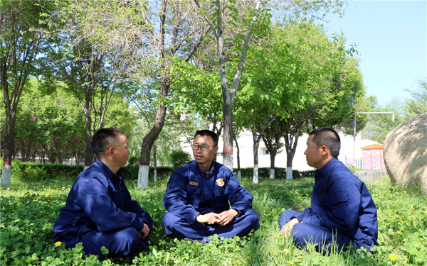 劳动最光荣消防员,劳动最光荣为勤劳的人们点赞