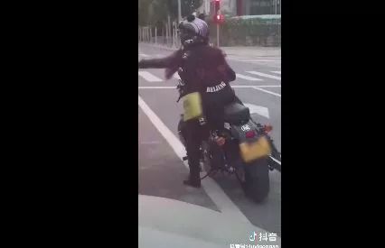 【992|生气】丢人丢到外省了……吃完泡面直接丢出车窗