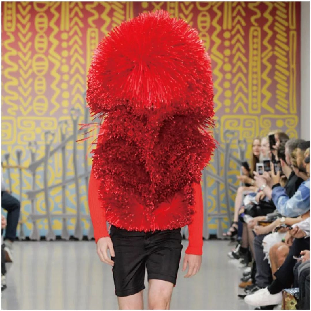 百褶裙搭配老爹凉鞋,秋冬新款时尚拼接百褶裙