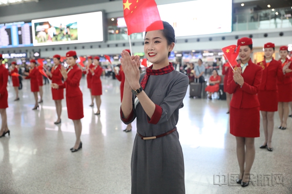 南航00后空姐快闪,空姐快闪视频