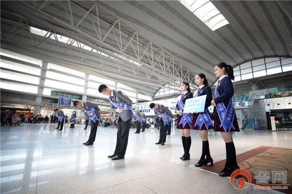 00后准空姐青年节快闪唱响青春,空姐空少迎客视频