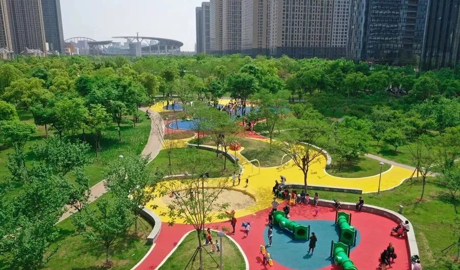 能踢足球打篮球的公园,绿轴足球公园