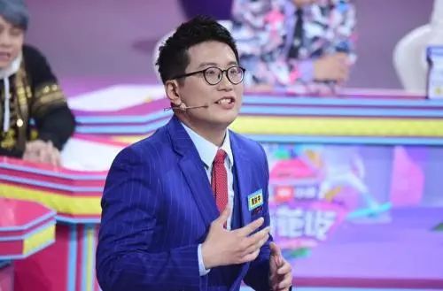 在电梯里遇到老板说什么好,在电梯遇到老板该怎么说