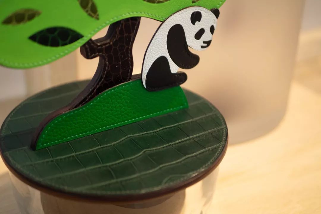 大家都开始做联名了，爱马仕和成都的“联名款”是怎样的？